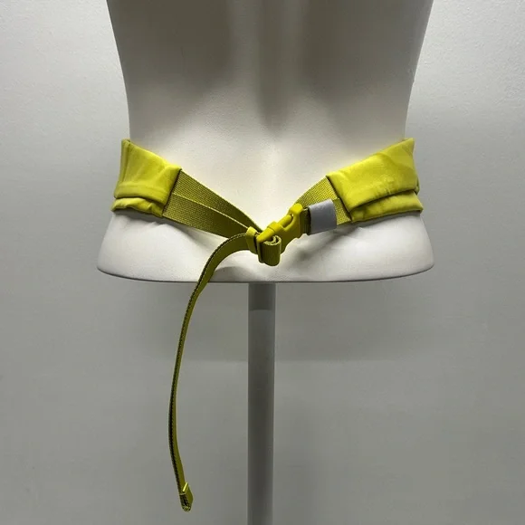 Lululemon Fast and Free Running Belt Highlight Yellow Reflective Visibility - Picture 3 of 7